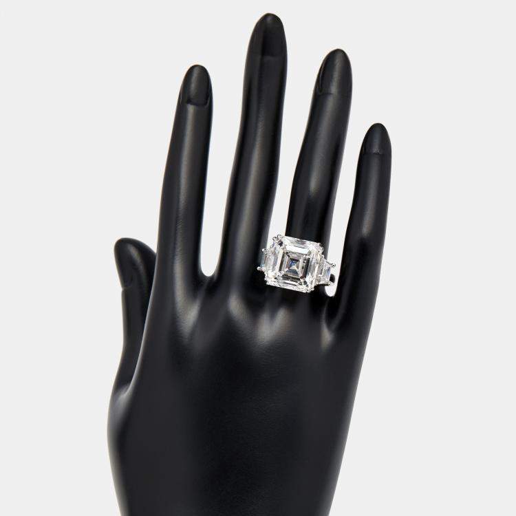 Pre Owned 18.50 cts Asscher Cut and Trapezoid Lab Grown Diamond 18k White Gold Ring Size 54