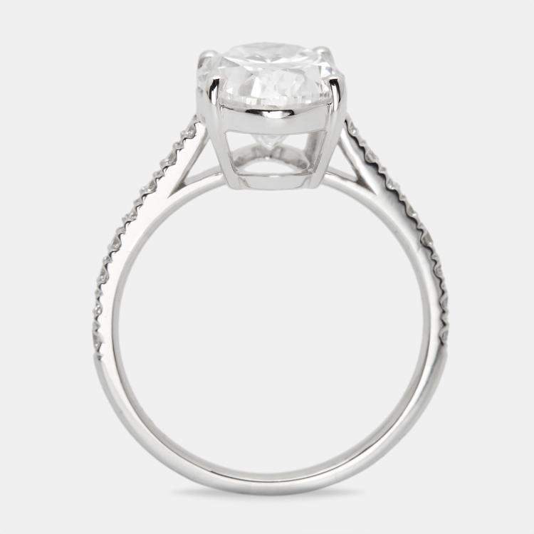 مملوكة مسبقًا 3.30 cts Oval and Round Lab Grown Diamond 18k White Gold Ring Size 54