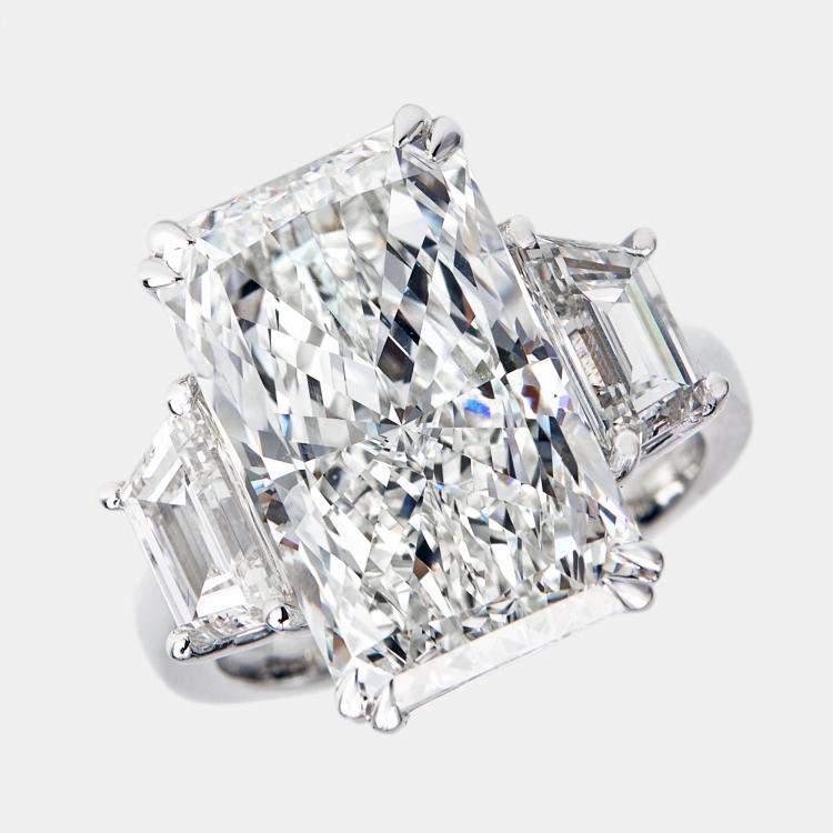 Pre Owned 17.00 cts Radiant Cut and Trapezoid Lab Grown Diamond 18k White Gold Ring Size 51