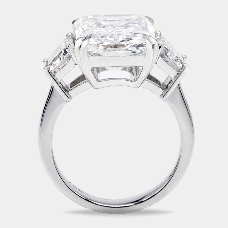 Pre Owned 17.00 cts Radiant Cut and Trapezoid Lab Grown Diamond 18k White Gold Ring Size 54