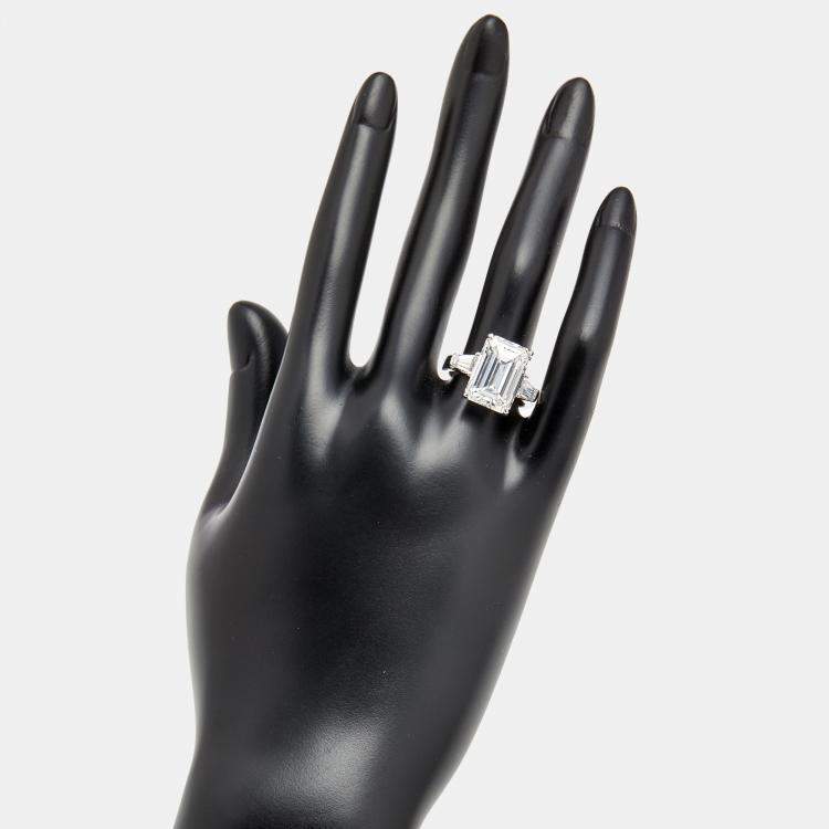 Pre Owned 10.00 cts Emerald Cut and Trapezoid Lab Grown Diamond 18k White Gold Ring Size 51