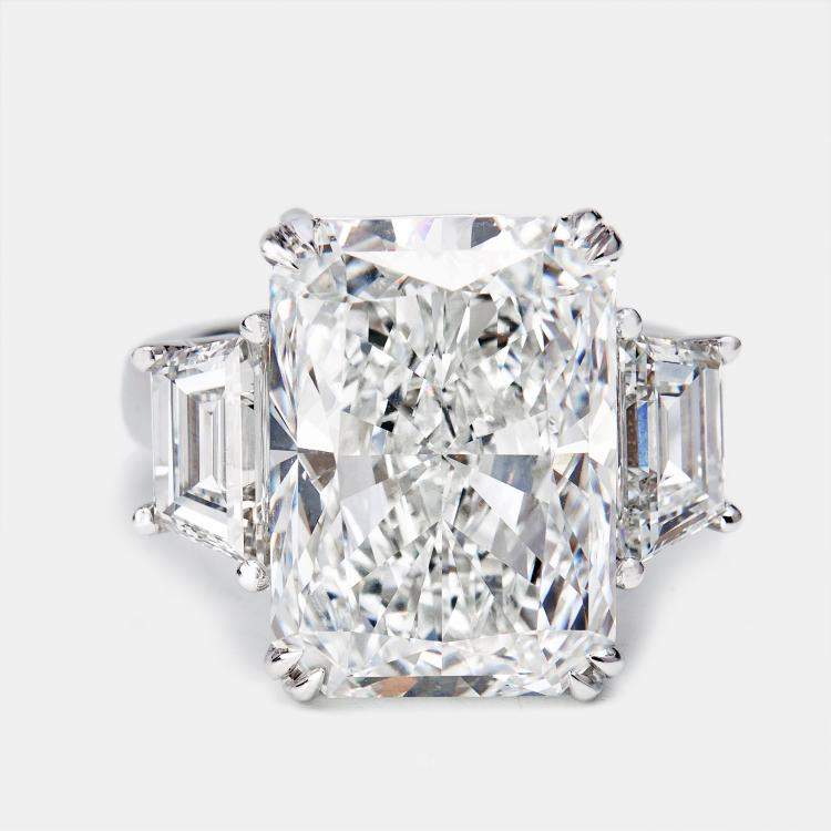 Pre Owned 17.00 cts Radiant and Trapezoid 18k White Gold Lab Grown Diamonds Ring Size 51