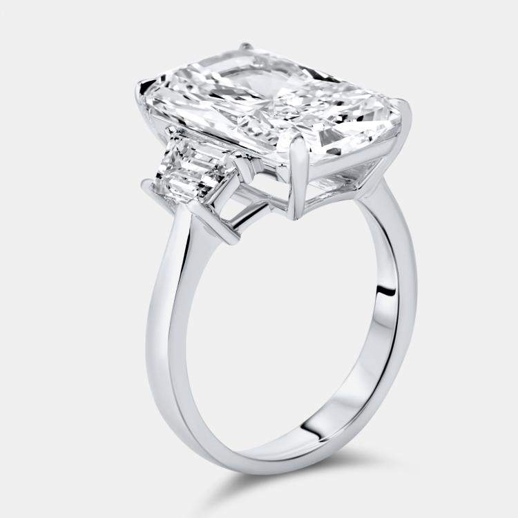 مملوكة مسبقًا 8 cts Radiant and Trapezoid Lab Grown Diamonds 18k White Gold Ring Size 52