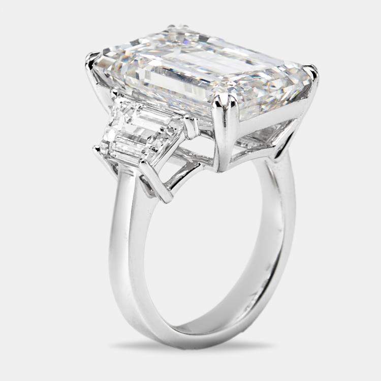 Pre Owned 14.00 cts Emerald Cut and Trapezoid Lab Grown Diamond 18k White Gold Ring Size 52