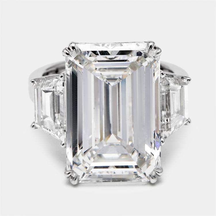 Pre Owned 14.00 cts Emerald Cut and Trapezoid Lab Grown Diamond 18k White Gold Ring Size 53