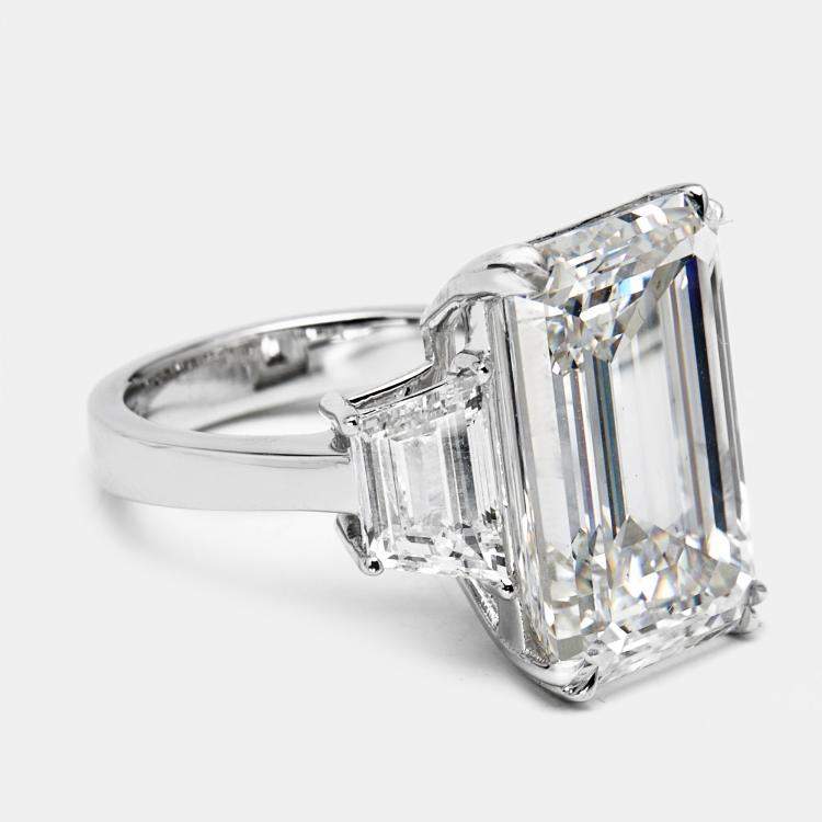 Pre Owned 14.00 cts Emerald Cut and Trapezoid Lab Grown Diamond 18k White Gold Ring Size 54