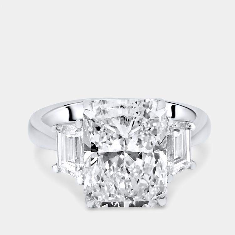 Pre Owned 6.00 cts Radiant and Trapezoid Lab Grown Diamonds 18k White Gold Ring Size 54
