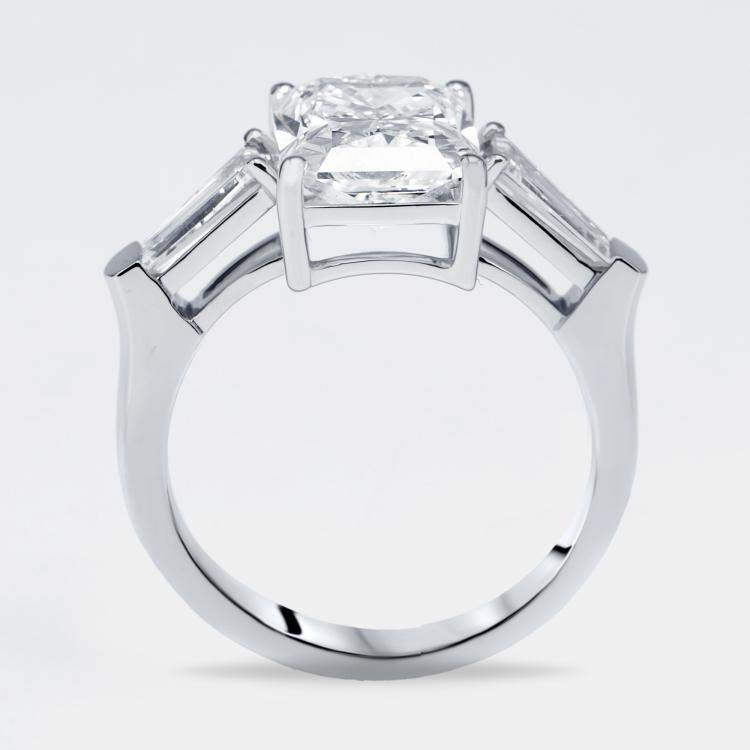 Pre Owned 4.8 cts Radiant Trapezoid Lab Grown Diamond 18k White Gold Ring Size 51