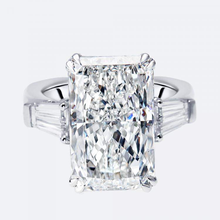 Pre Owned 7.8 cts Radiant Trapazoid Lab Grown Diamond 18k White Gold Ring Size 51