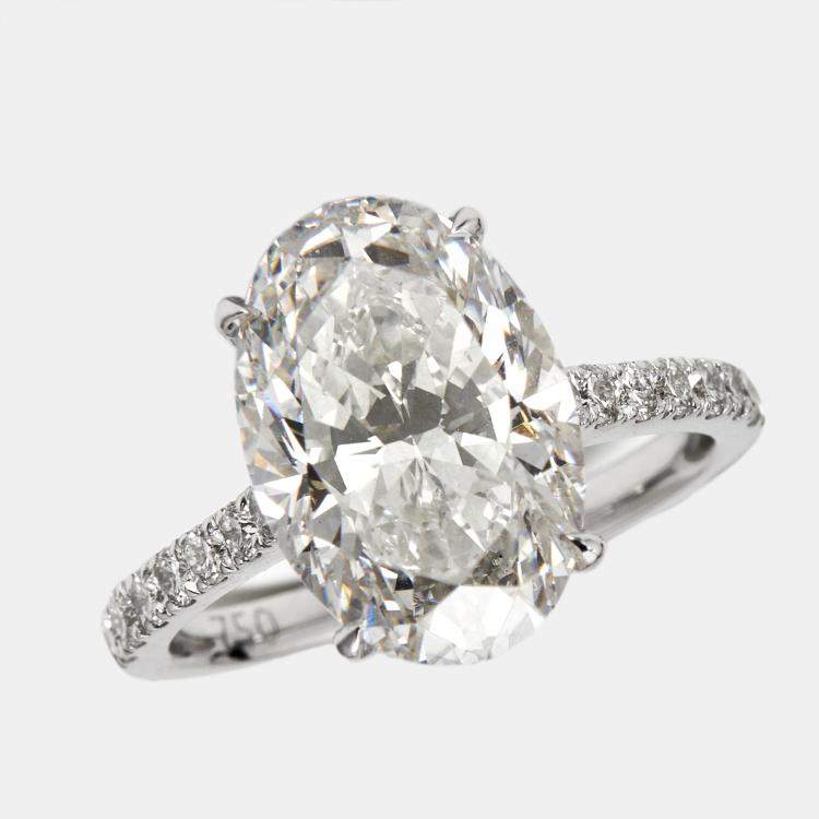 مملوكة مسبقًا 5.3 cts Oval and Round Lab Grown Diamond 18k White Gold Ring Size 52
