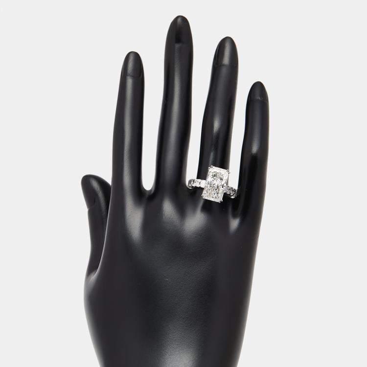 مملوكة مسبقًا 6.4 cts Radiant, Round Lab Grown Diamonds 18k White Gold Ring Size 52