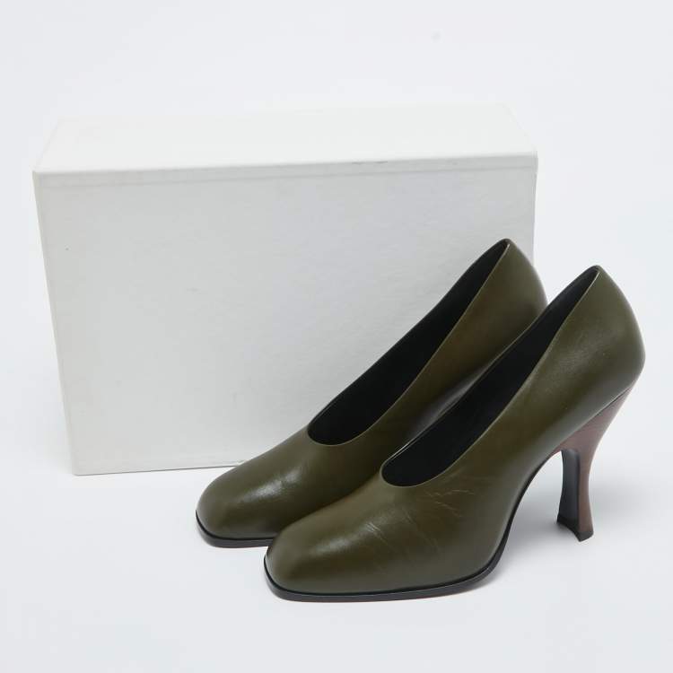 Pre Owned The Row Green  Leather Round Toe Pumps Size 41