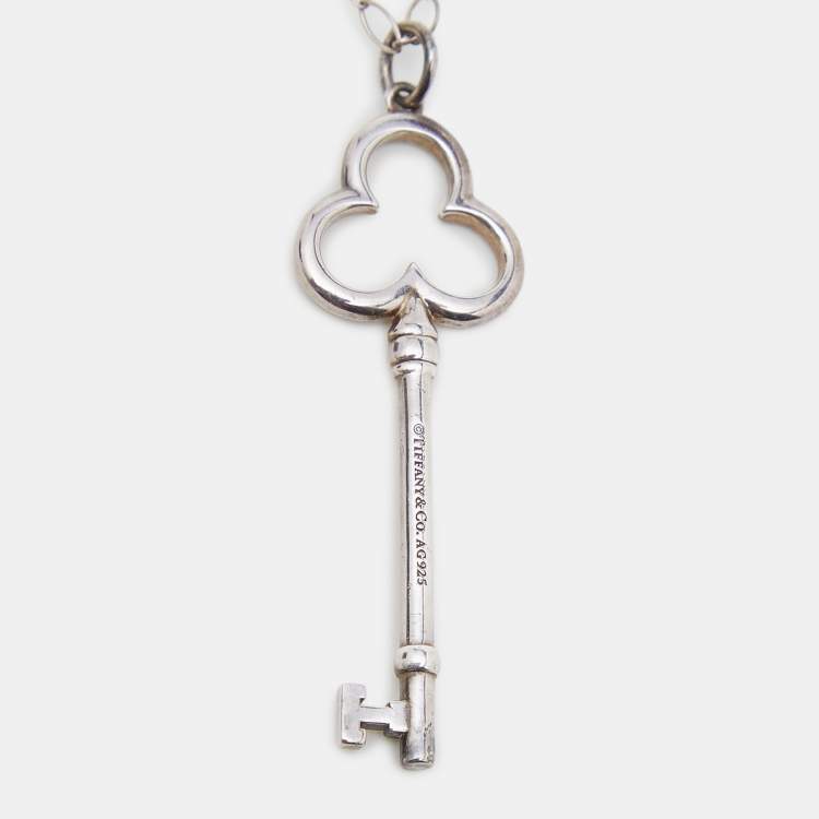 Pre Owned Tiffany & Co. Trefoil Key Sterling Silver Pendant Oval Link Chain Necklace