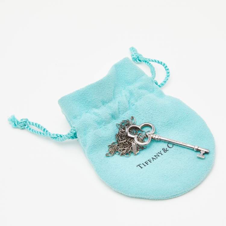 Pre Owned Tiffany & Co. Trefoil Key Sterling Silver Pendant Oval Link Chain Necklace