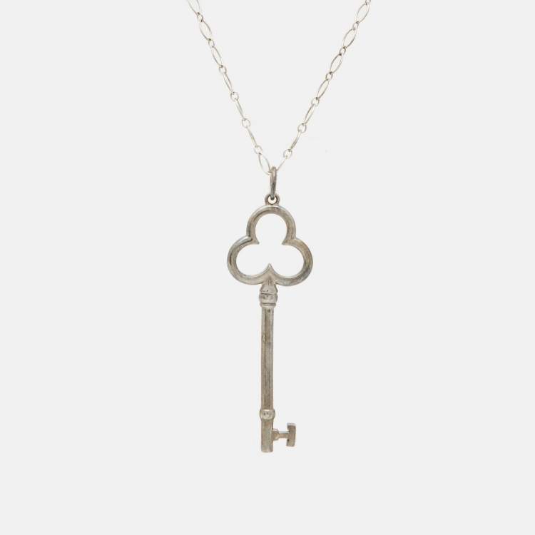 Pre Owned Tiffany & Co. Trefoil Key Silver 925 Pendant Oval Link Chain Necklace