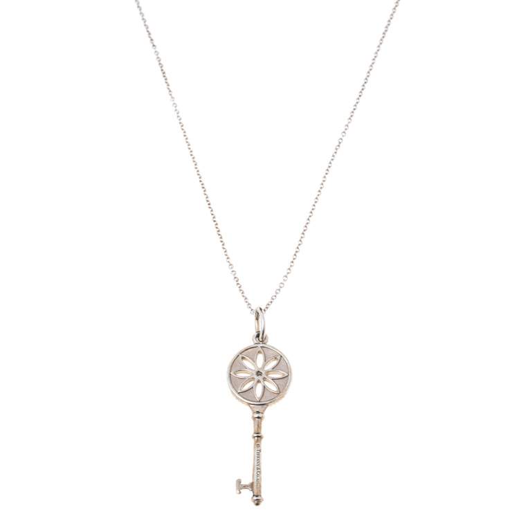 Pre Owned Tiffany & Co. Sterling Silver Diamond Daisy Key Pendant Chain Necklace