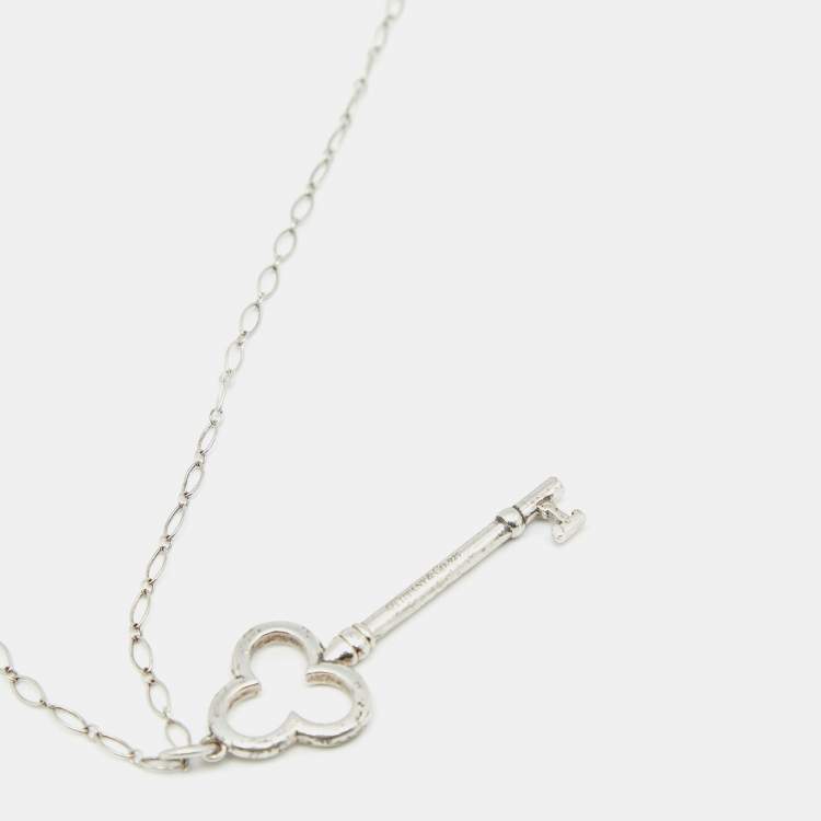 Pre Owned Tiffany & Co. Trefoil Key Silver Pendant Oval Link Chain Necklace