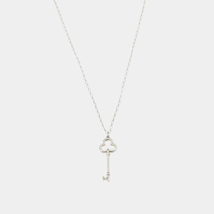 Pre Owned Tiffany & Co. Trefoil Key Silver Pendant Oval Link Chain Necklace