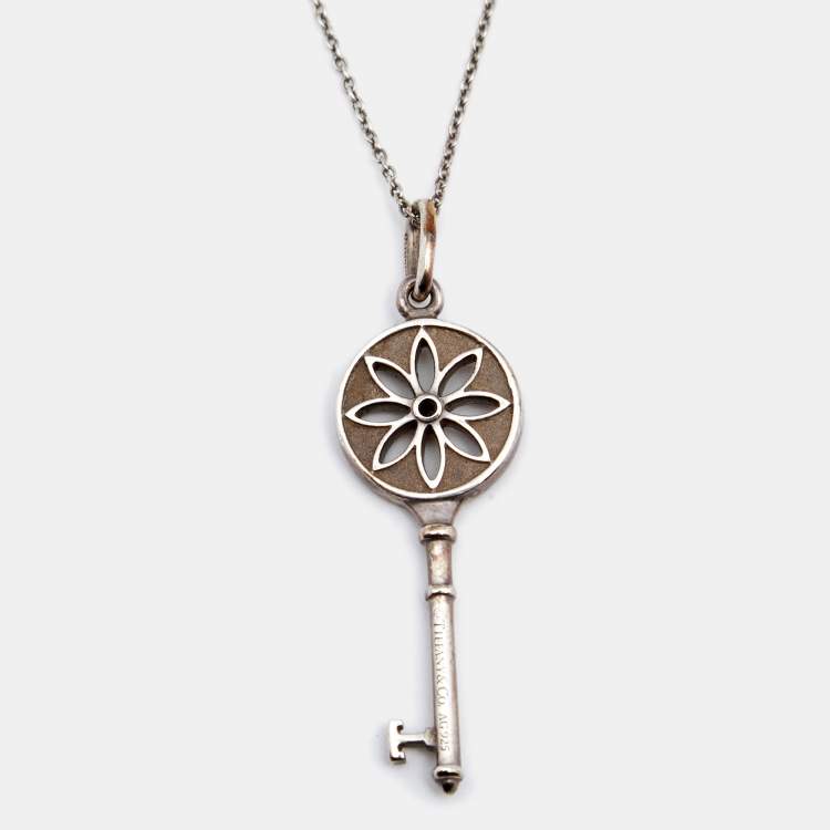 Pre Owned Tiffany & Co. Diamond Sterling Silver Daisy Key Pendant Necklace