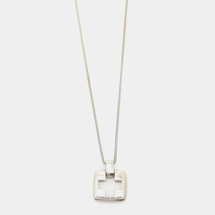 مملوكة مسبقًا Tiffany & Co. Cross Sterling Silver Pendant Necklace