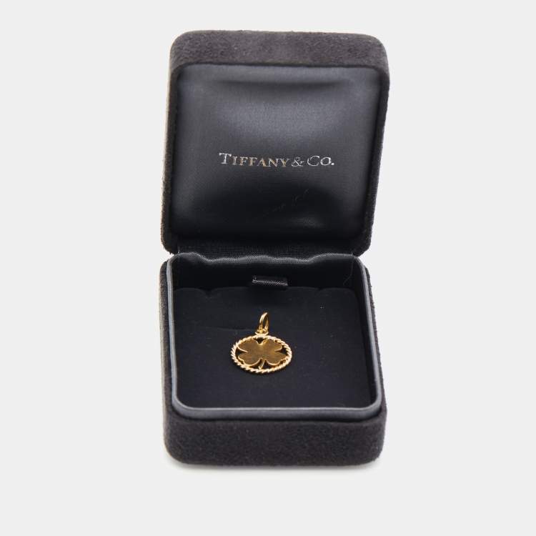 Pre Owned Tiffany & Co. Four Leaf Clover 18k Yellow Gold Round Pendant