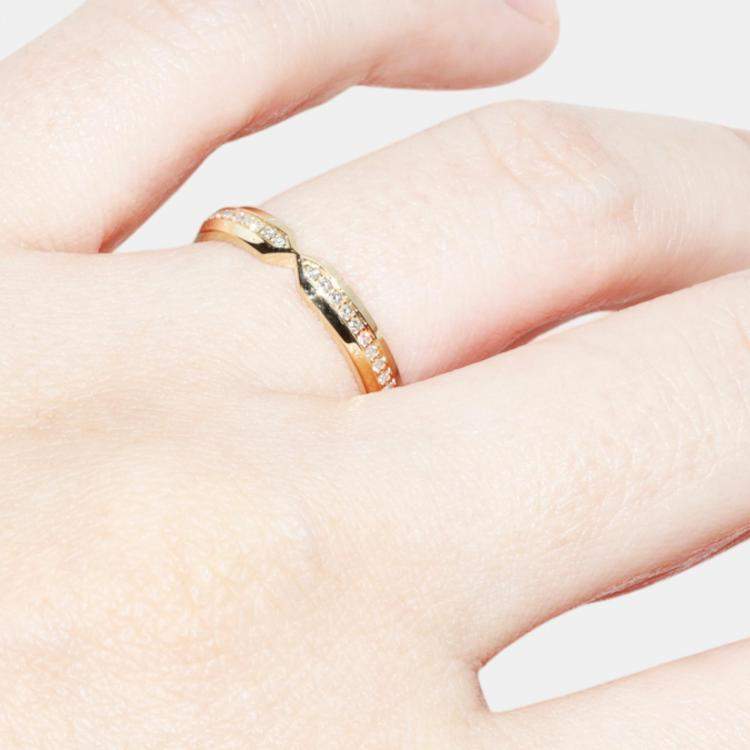 Pre Owned Tiffany & Co 18K Yellow Gold Diamond Nesting Narrow Band Ring