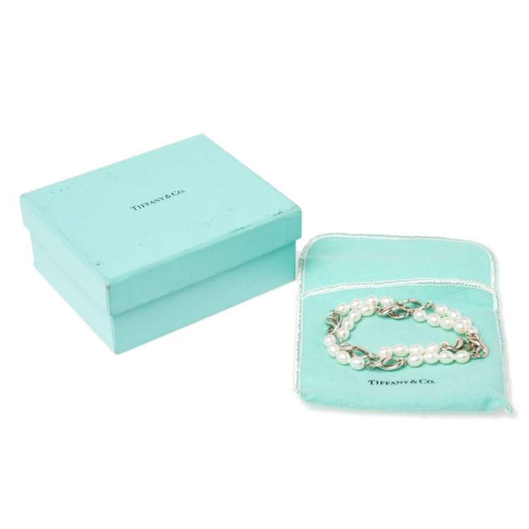 مملوكة مسبقًا Tiffany & Co.Vintage Cultured Pearl Figure 8 Station Silver Necklace