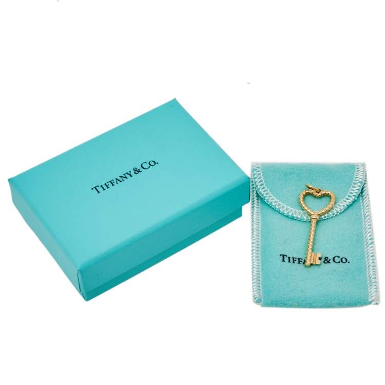 Pre Owned Tifanny & Co. Twisted 18K Yellow Gold Heart Key Pendant
