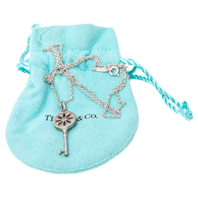 Pre Owned Tiffany & Co. Diamond Sterling Silver Daisy Key Pendant Necklace 