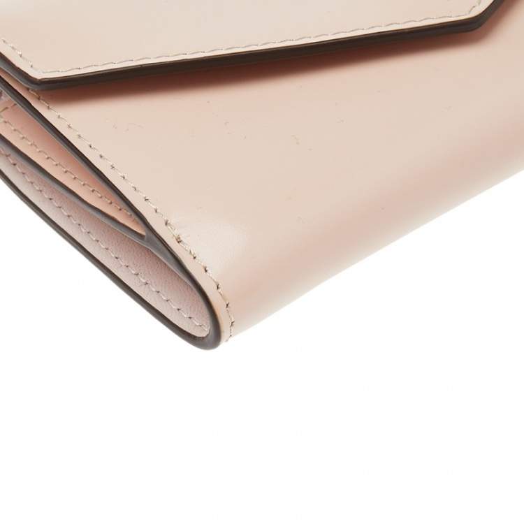 Pre Owned Tod's Beige Leather Continental Wallet