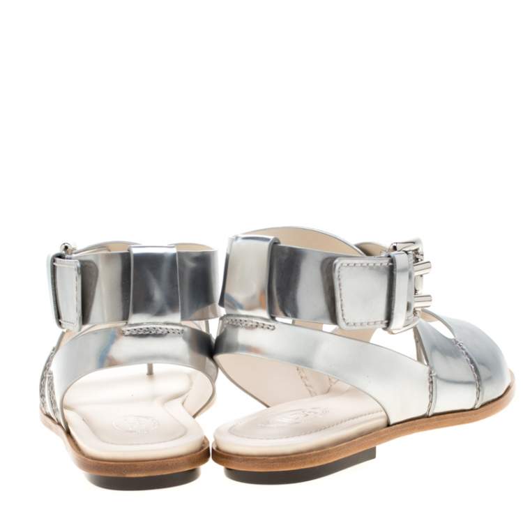 Pre Owned Tod's Metallic Silver Leather Flat Sandals Size 38.5