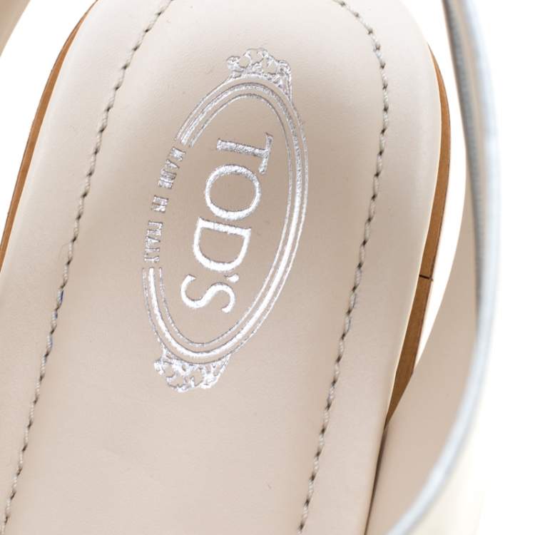 Pre Owned Tod's Metallic Silver Leather Flat Sandals Size 38.5