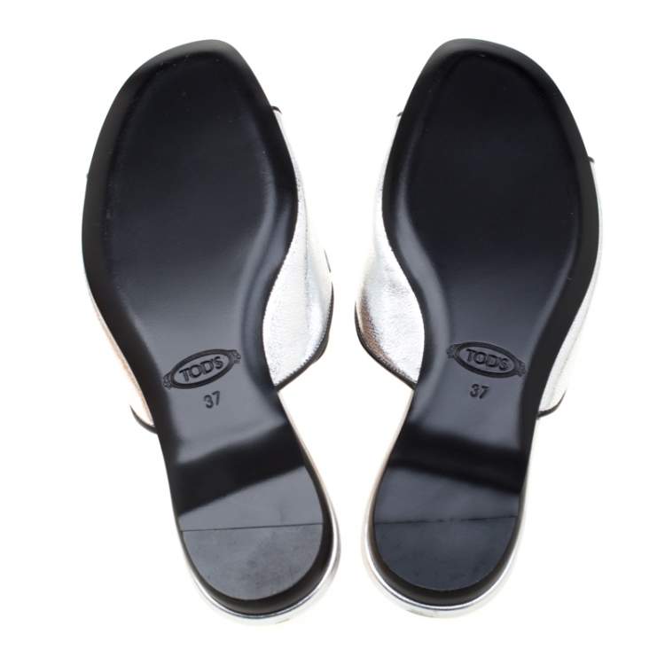Pre Owned Tod's Limited Edition Metallic Silver Textured Leather Crystal Embellished Bow Peep Toe Flat Slides Size 37
