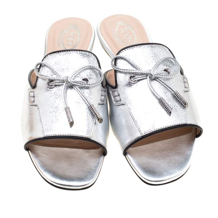 Pre Owned Tod's Limited Edition Metallic Silver Textured Leather Crystal Embellished Bow Peep Toe Flat Slides Size 37