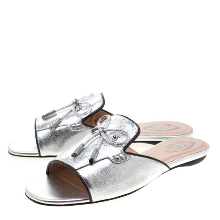 Pre Owned Tod's Limited Edition Metallic Silver Textured Leather Crystal Embellished Bow Peep Toe Flat Slides Size 37