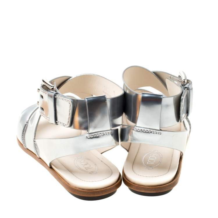 Pre Owned Tod's Metallic Silver Leather Cross Strap Flat Sandals Size 38.5