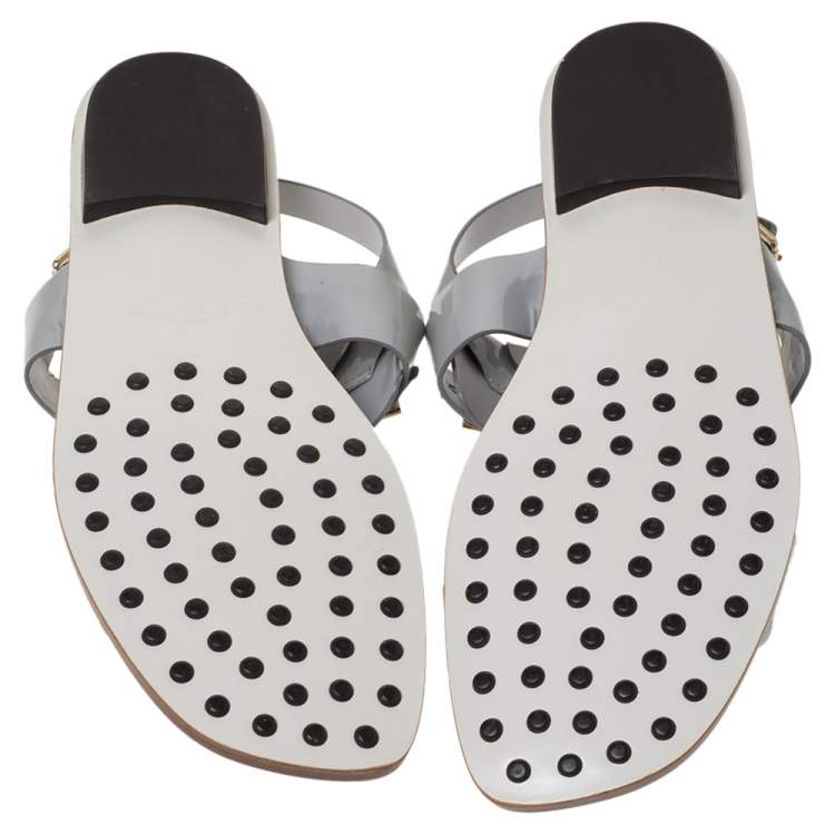Pre Owned Tod's Grey/White Patent Leather T-Strap Buckle Detail Flat Sandals Size 39.5
