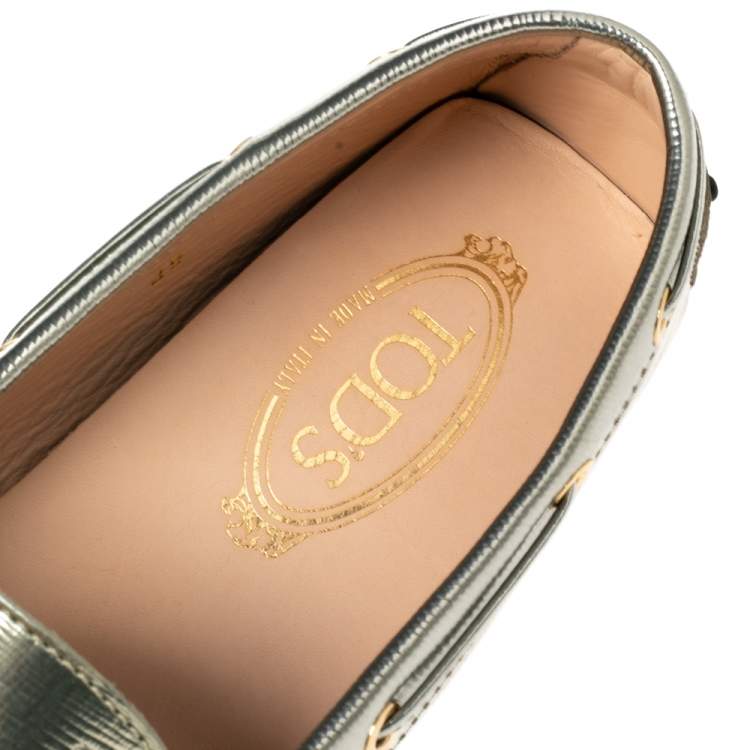 مملوكة مسبقًا Tod's Gold Patent Leather Bow Loafers Size 39