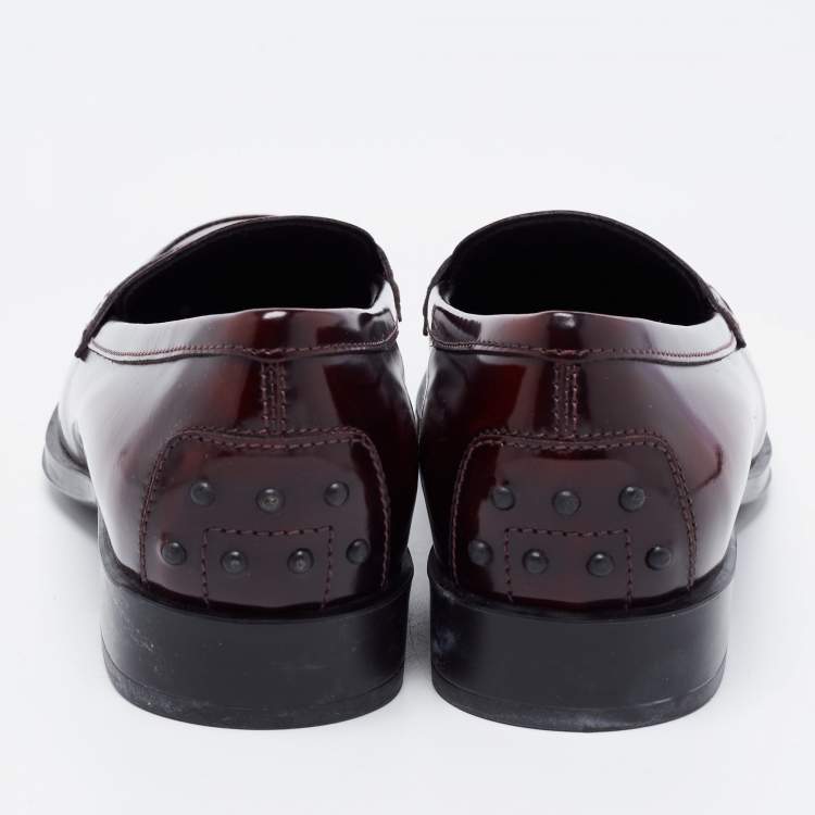 مملوكة مسبقًا Tod's Burgundy Leather Slip on Loafers Size 38