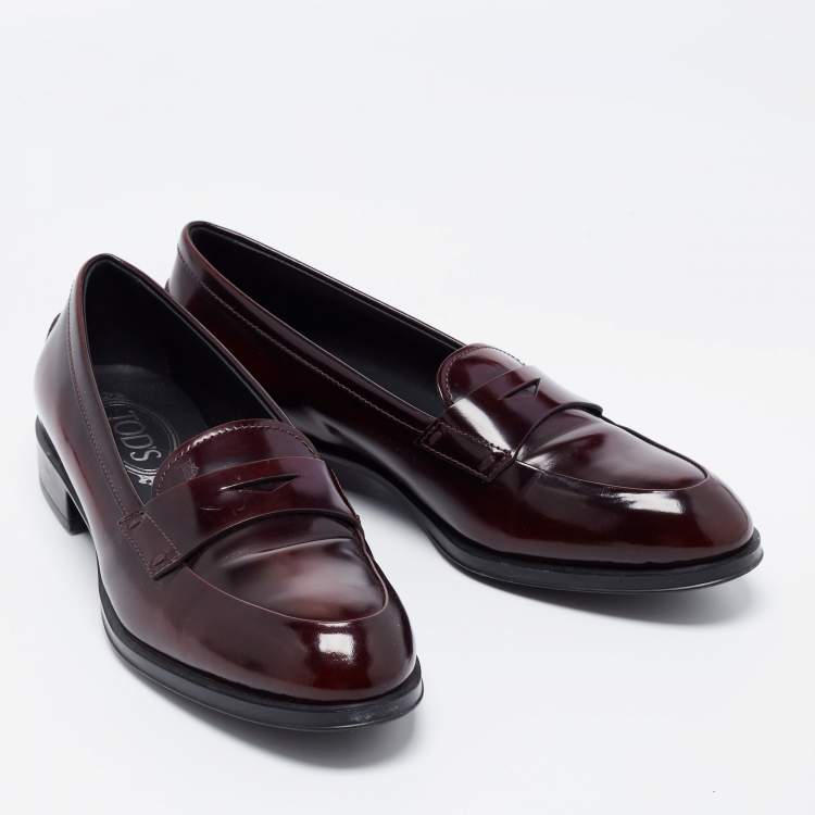 مملوكة مسبقًا Tod's Burgundy Leather Slip on Loafers Size 38