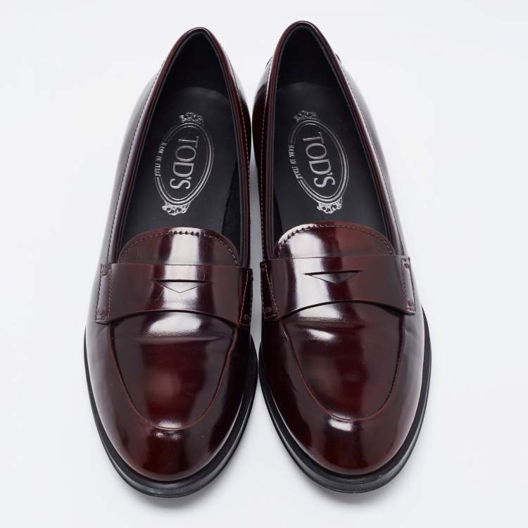 مملوكة مسبقًا Tod's Burgundy Leather Slip on Loafers Size 38