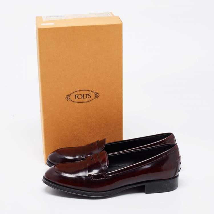 مملوكة مسبقًا Tod's Burgundy Leather Slip on Loafers Size 38