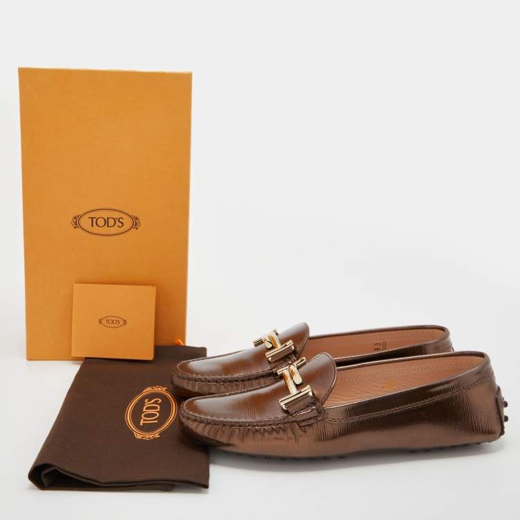 مملوكة مسبقًا Tod's Metallic Brown Patent Leather Gommino Slip On Loafers Size 38.5