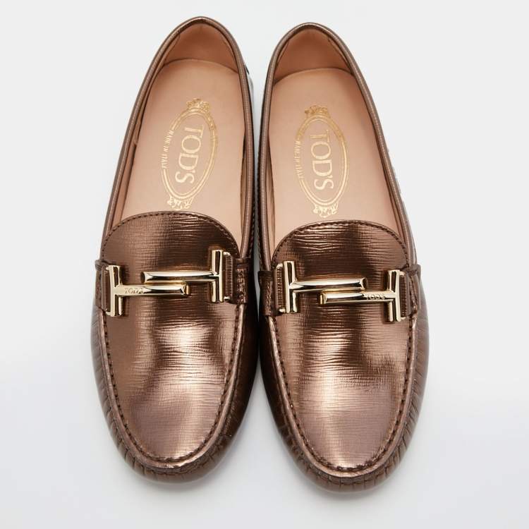 مملوكة مسبقًا Tod's Metallic Brown Patent Leather Gommino Slip On Loafers Size 38.5