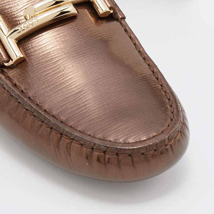 مملوكة مسبقًا Tod's Metallic Brown Patent Leather Gommino Slip On Loafers Size 38.5