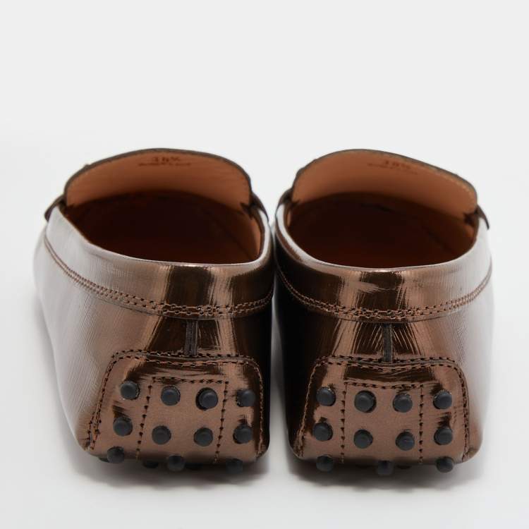 مملوكة مسبقًا Tod's Metallic Brown Patent Leather Gommino Slip On Loafers Size 38.5