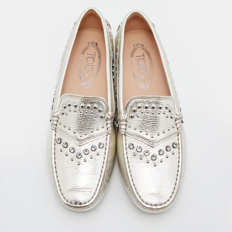 مملوكة مسبقًا Tod's Silver Leather Studded Crystal Embellished Gommino Slip On Loafers Size 38.5