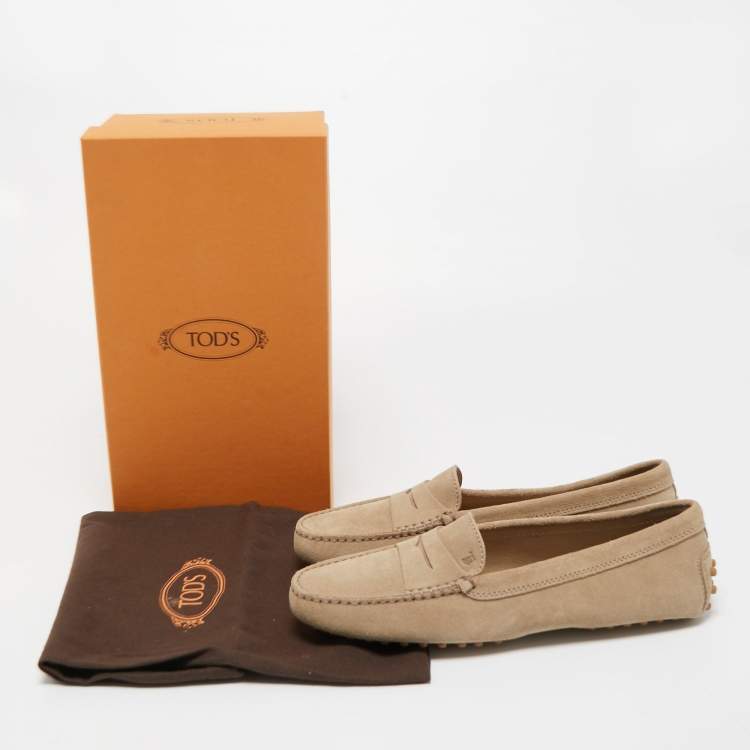 مملوكة مسبقًا Tod's Beige Suede Gommino Penny Slip On Loafers Size 39