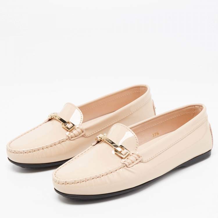 مملوكة مسبقًا Tod's Beige Patent Leather Slip On Loafers Size 37.5