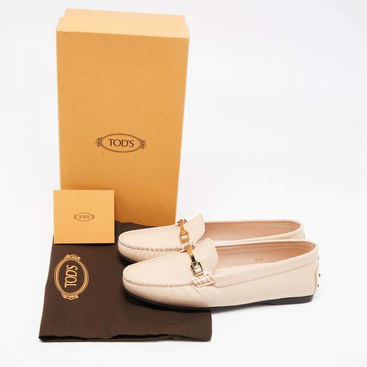مملوكة مسبقًا Tod's Beige Patent Leather Slip On Loafers Size 37.5